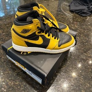 Nike Air Jordan 1. Size 5Y.